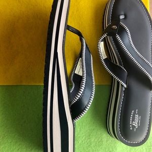 GhBass flip flop sandal no tag new